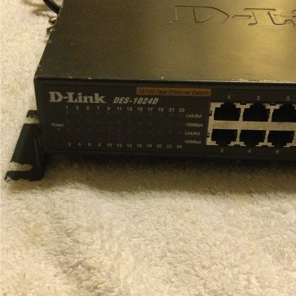 D-Link DGS-1024D 24-Port Gigabit Unmanaged Metal Desktop or Rackmount Switch (DG - Picture 2 of 8